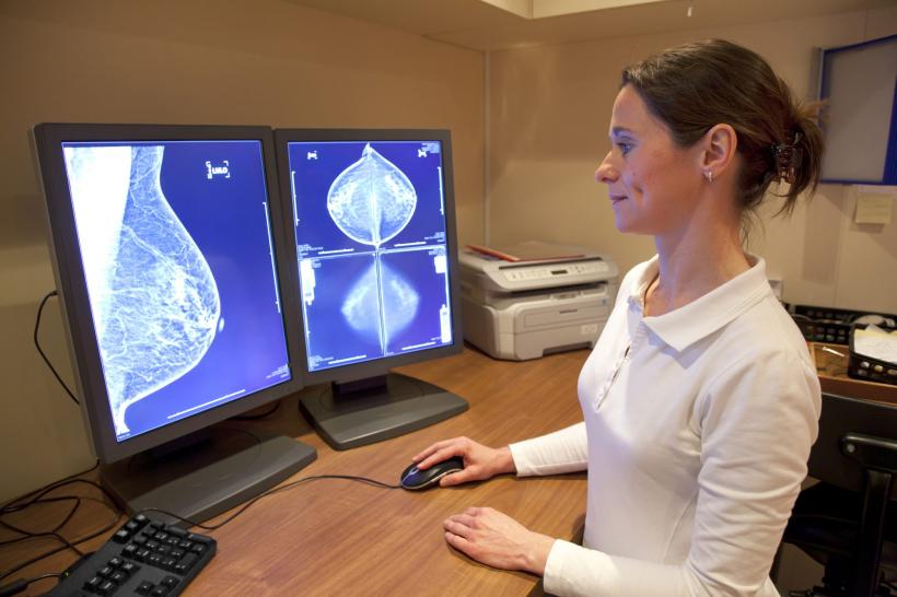 Peste 10% din femeile testate gratuit chiar au cancer la sân