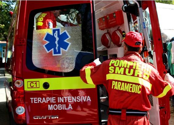 Două persoane rănite grav într-un accident produs la Drăgăşani, din cauza vitezei excesive