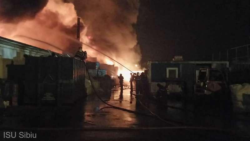 Şeful ISU Sibiu, despre incendiul de la depozitul de substanţe periculoase: E clar că s-a încălcat legea 