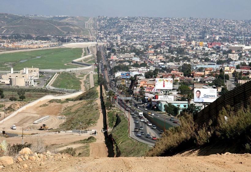Numărul familiilor aretate la granița SUA-Mexic este în creștere