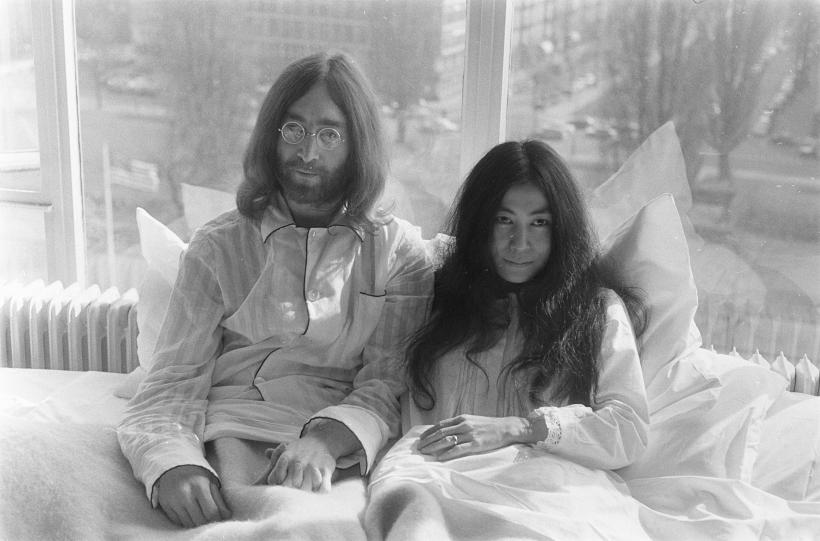Universal Pictures va transpune pe ecrane povestea de dragoste dintre John Lennon și Yoko Ono