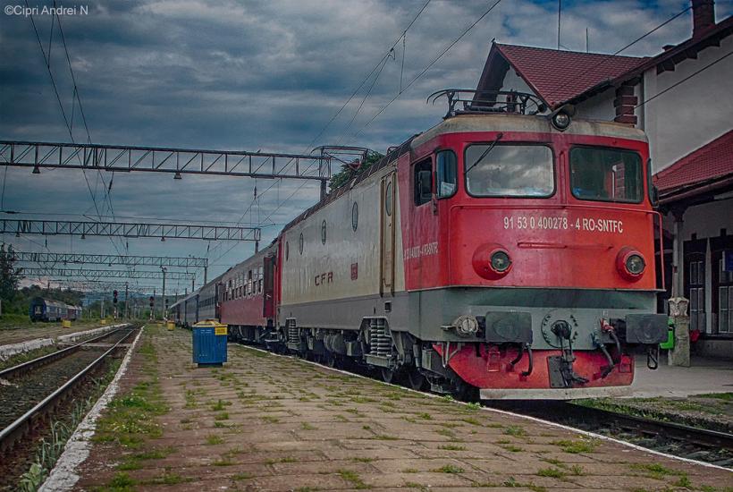 Vâlcea: Un bărbat a murit, după ce s-a aruncat în fața unui tren în halta Ostroveni