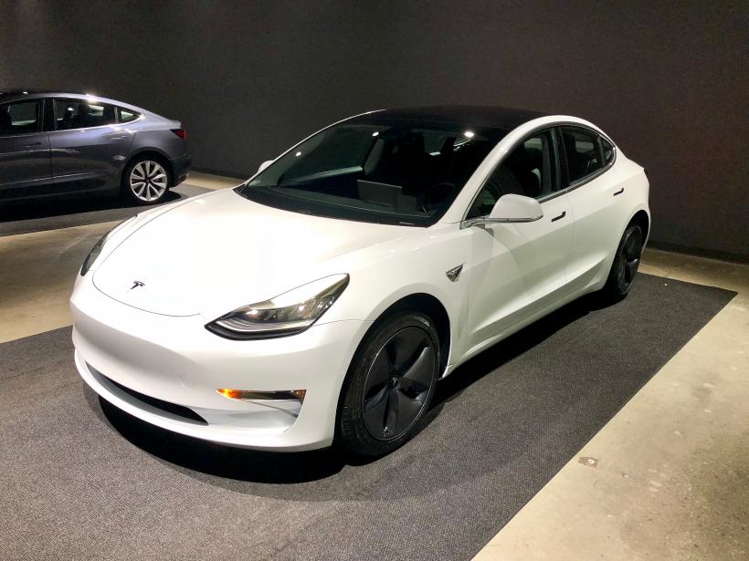 Tesla, vizată de o anchetă a FBI cu privire la cifrele de producție pentru Modelul 3