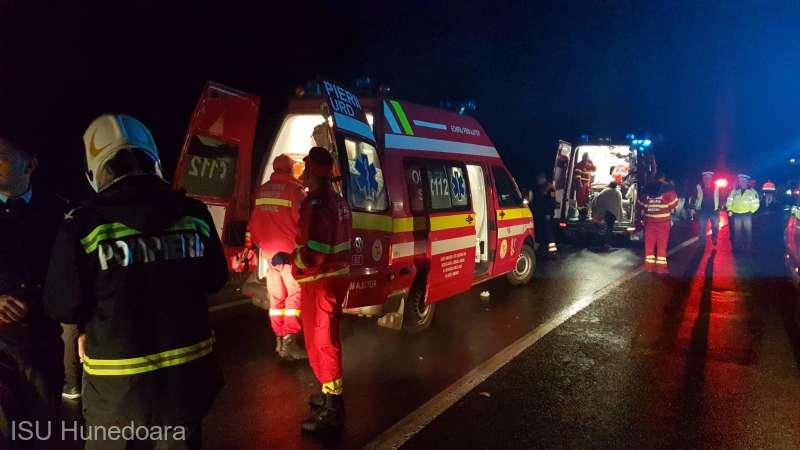 Accident GRAV în Hunedoara. Un autocar cu 72 de călători care venea din Spania s-a răsturnat. O persoană a murit şi alte 32 au ajuns la spital 