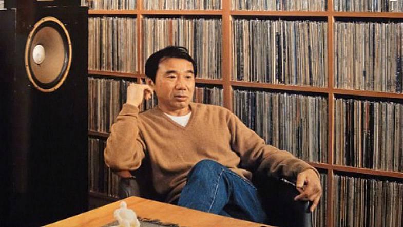 Scriitorul Haruki Murakami a anunţat că îşi donează manuscrisele şi discurile vinil unei universităţi japoneze