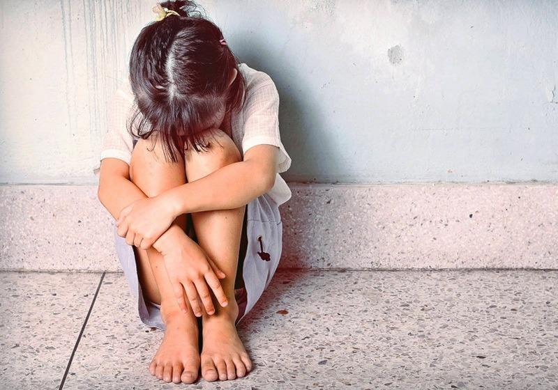 Revoltător! Tatăl unei fetiţe din Hunedoara reţinut pentru că şi-ar fi violat copila mai bine de un an