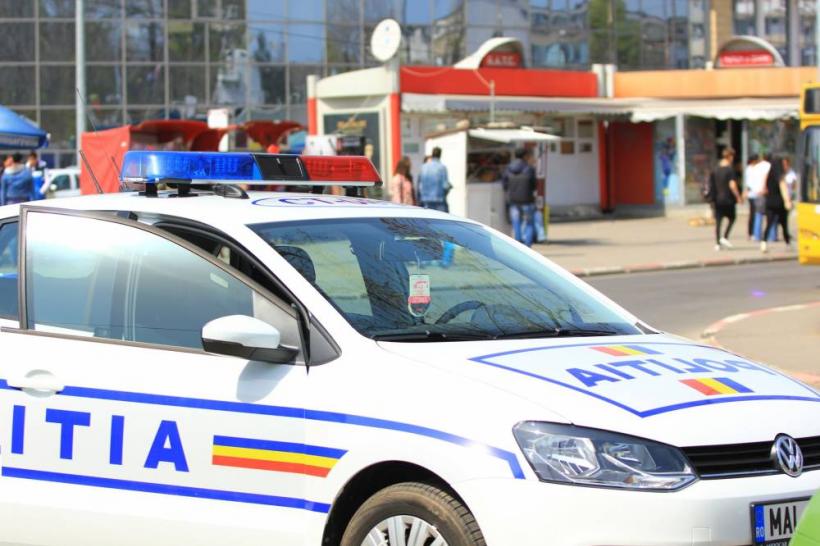 Poliţist rănit după ce o autospecială a IPJ a fost implicată într-un accident rutier în Vaslui