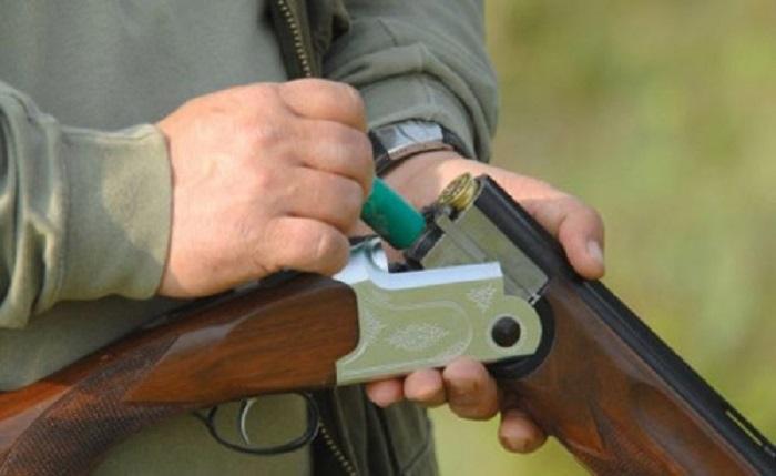 Tatăl băiatului de 17 ani care s-a împuşcat cu arma de vânătoare va fi sancţionat contravenţional