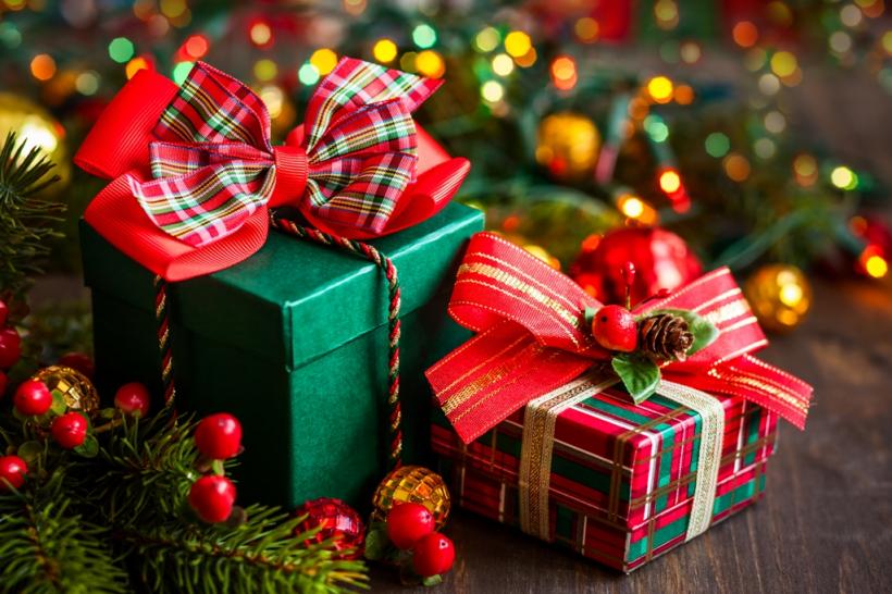 Sondaj: Românii vor aloca, în medie, 730 de lei pentru cadourile de Crăciun, în acest an 