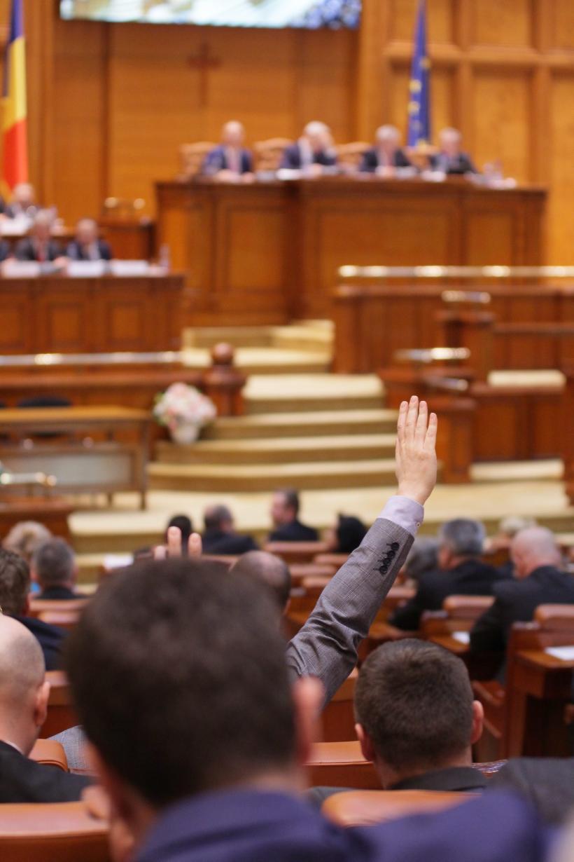 Legea privind declasificarea Protocoalelor, adoptată de Camera Deputaţilor