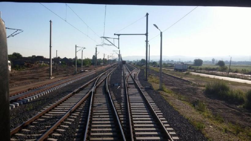 Căile ferate devastate de hoţi. Doi tineri au fost arestaţi după ce au produs pagube imense la gara din Petroşani