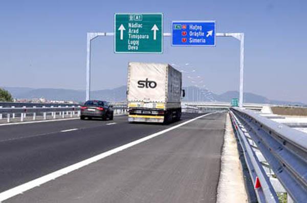 CNAIR: Porţiunea de autostradă dintre nodul rutier Şoimuş şi Simeria va fi redeschisă circulaţiei, vineri la prânz