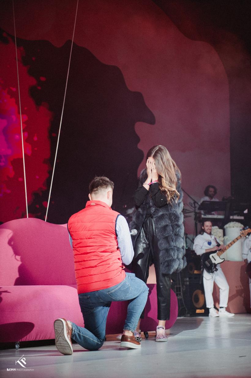 O fană a Deliei a fost cerută în căsătorie pe scena show-ului „Acadelia”