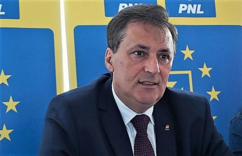 Senatorii PSD, acuzaţi de Opoziţie că au părăsit plenul pentru a nu vota proiectul legii pensiilor