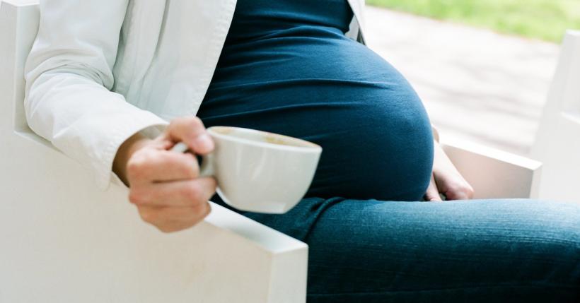 Consumul de cafea sau ceai în timpul sarcinii afectează greutatea și înălțimea bebelușului