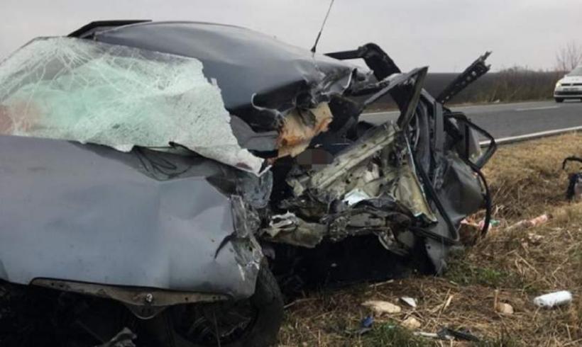 Un nou accident MORTAL în Constanța. Un camion a făcut praf o maşină, şoferul a murit între fiare