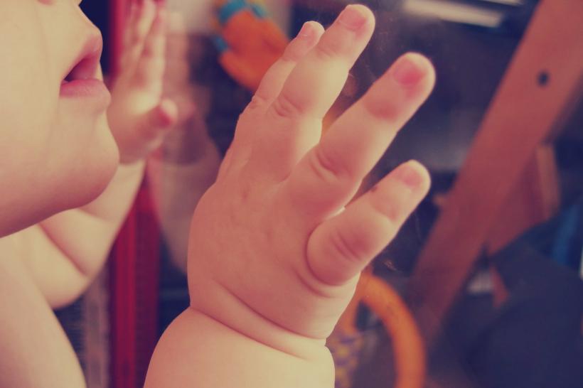 Oamenii de știință condamnă folosirea editării genetice în cazul a doi bebeluși din China
