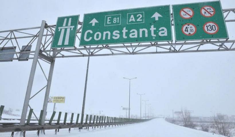 Circulaţie îngreunată pe Autostrada Soarelui, din cauza ninsorii viscolite