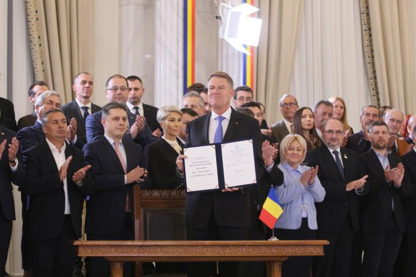 Klaus Iohannis a promulgat legea pentru construirea autostrăzii Iaşi-Târgu Mureş