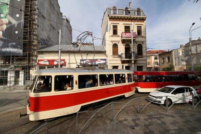 Paradă a tramvaielor de epocă în centrul Capitalei, de Ziua Naţională a României