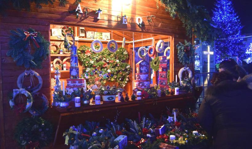 Concerte, zonă gastronomică şi căsuţe cu produse de sezon la Târgul de Crăciun Bucureşti