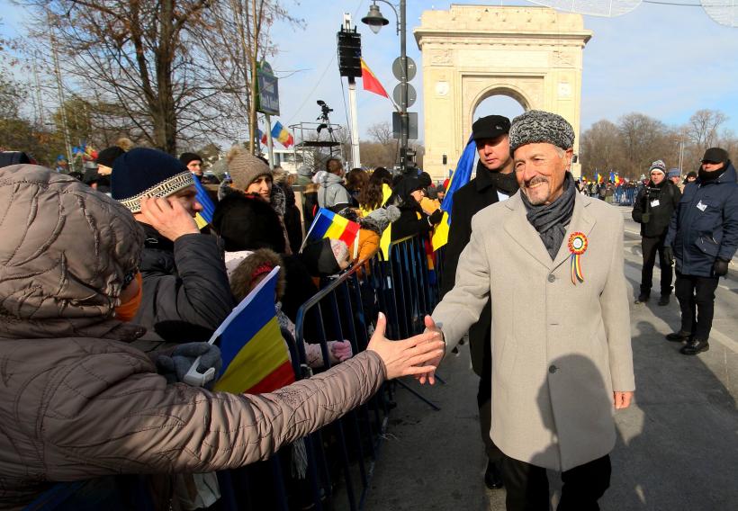 Emil Constantinescu, la Parada Militară de Ziua Naţională a României