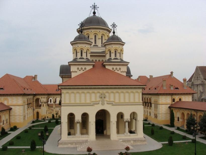 22 de copii, găsiţi dormind în Catedrala din Alba Iulia