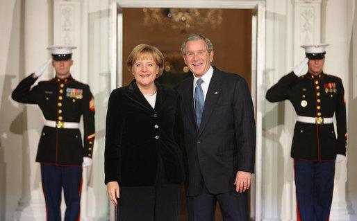 Angela Merkel participă la funerariile fostului președinte George H.W. Bush