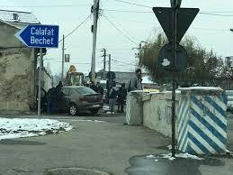 Accident teribil în Craiova: O şoferiţă a lovit un pieton şi s-a oprit cu maşina într-un imobil