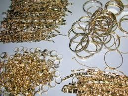 Descoperire incredibilă la Constanţa: Sute de grame de bijuterii din aur ascunse în cabina unui autocamion