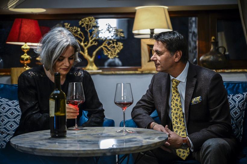 Fructul oprit sezonul 2 episodul 15. Înarmat, Alex îl amenință pe Adrian: “Ultima dată când a fost un pistol în camera asta, un om a murit” 18640988