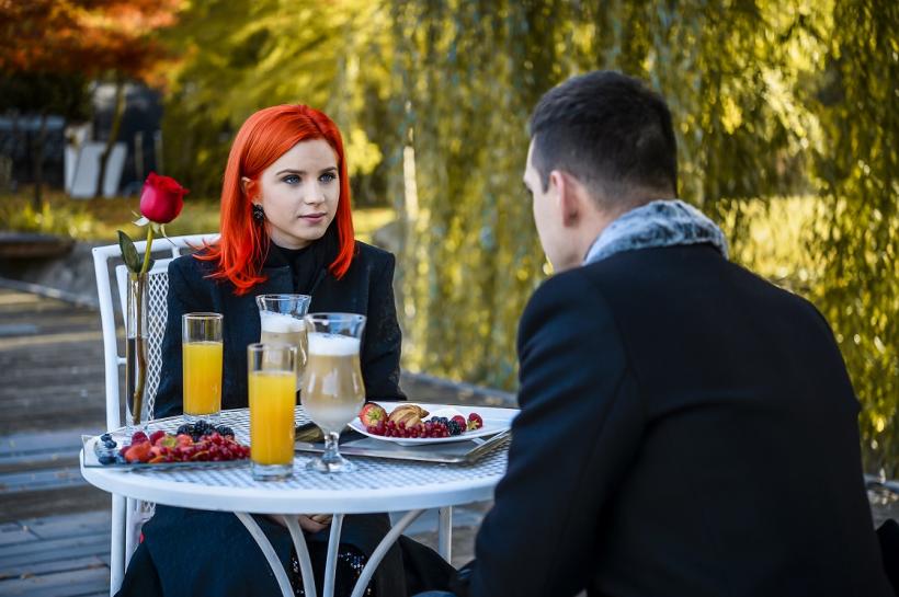 Fructul oprit sezonul 2 episodul 15. Înarmat, Alex îl amenință pe Adrian: “Ultima dată când a fost un pistol în camera asta, un om a murit” 18640993