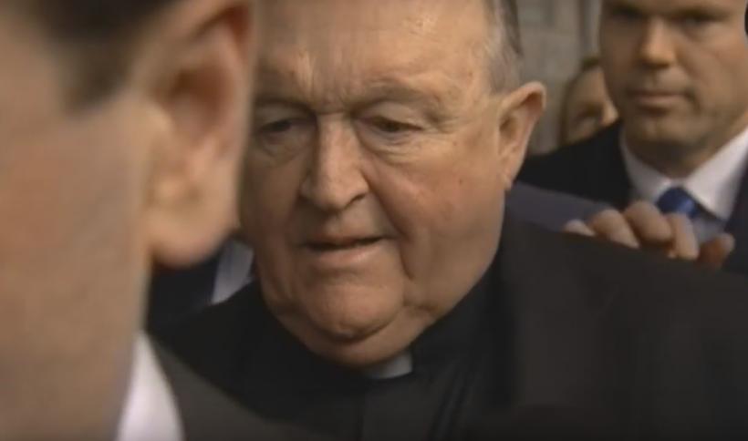 Fostul arhiepiscop, acuzat că a acoperit abuzurile sexuale ale unui preot pedofil, a fost achitat