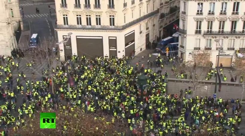 Proteste Paris. Zeci de mii de manifestanţi, aproape 1.000 de persoane reţinute şi ciocniri în capitala Franței