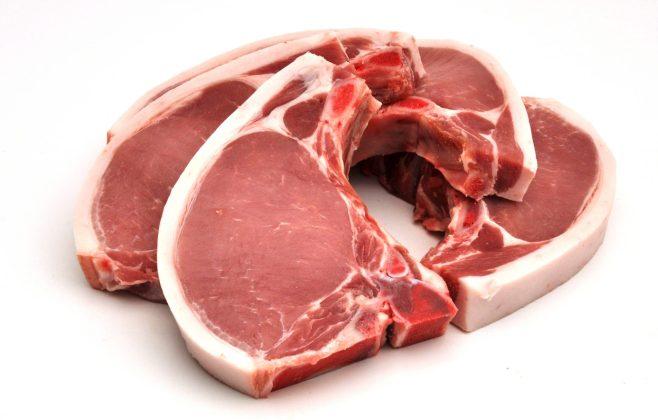 Putem mânca mai puțină carne, salvând planeta în același timp