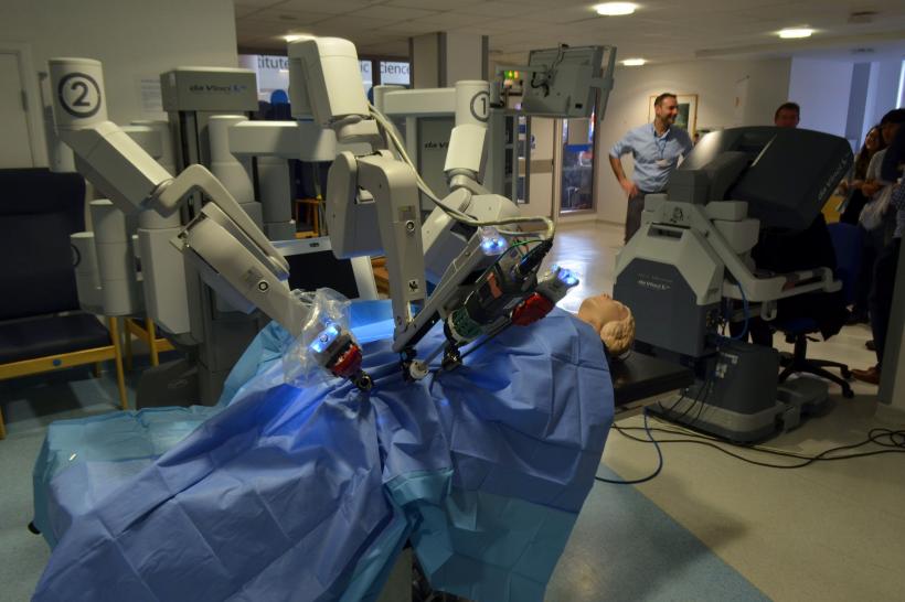 Intervențiile chirurgicale vor fi mai ușoare în 20 de ani, cu ajutorul roboților