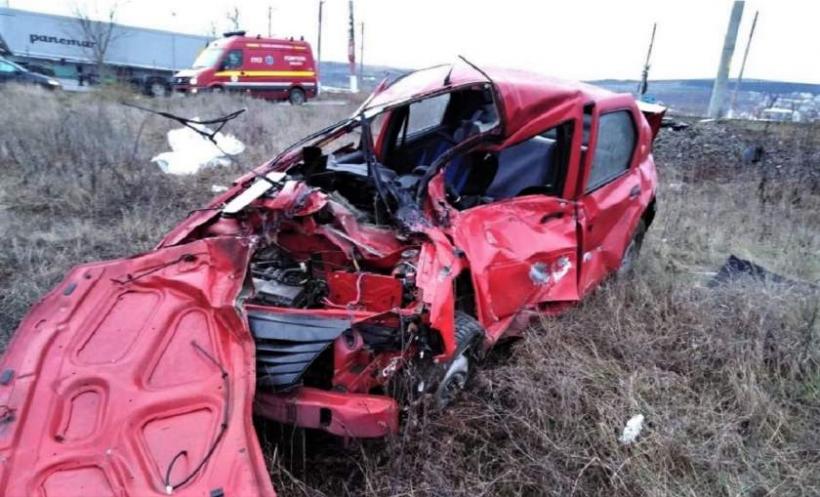 Accident MORTAL în localitatea Jucu din Cluj. O Dacie a fost spulberată de tren