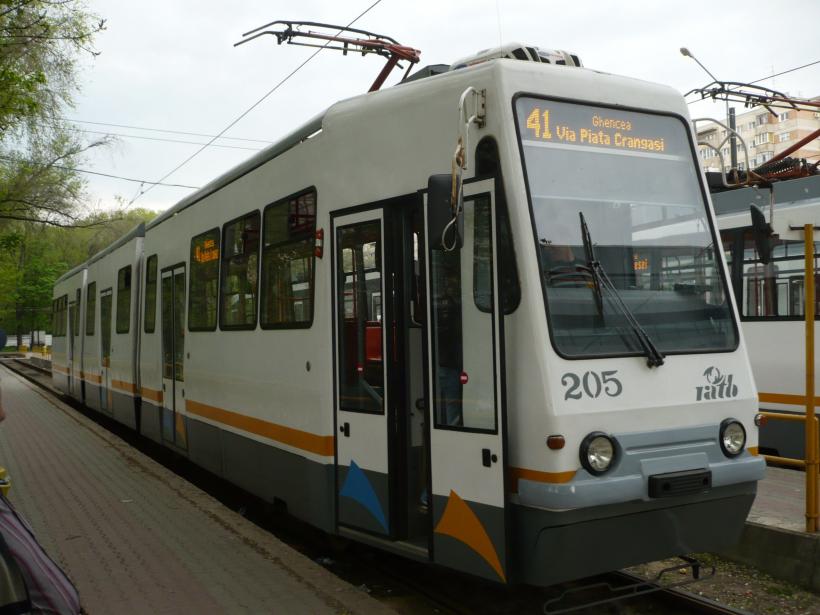 Circulaţia tramvaielor 41 a fost reluată, după un blocaj de aproape o oră şi jumătate din cauza unui accident 