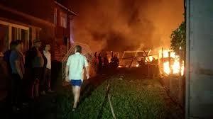 Ceartă între vecini încheiată dramatic: O femeie a fost reţinută după ce a incendiat o gospodărie 