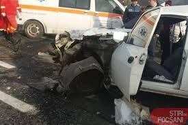 Trei autovehicule, implicate într-un accident în Vrancea. O femeie a fost descarcerată de pompieri