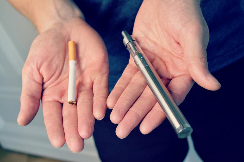 Utilizatorii de țigări electronice au un nivel mai mic de toxine decât fumătorii tradiționali