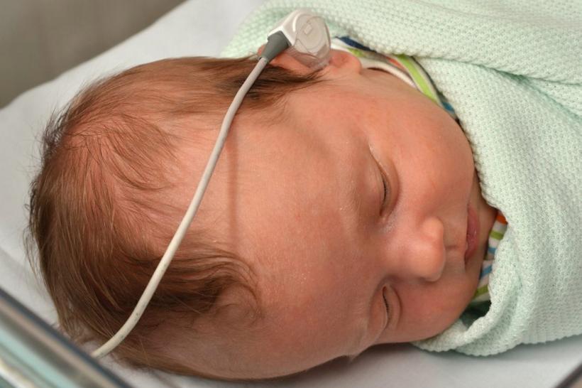 Toţi nou-născuţii vor fi testaţi auditiv