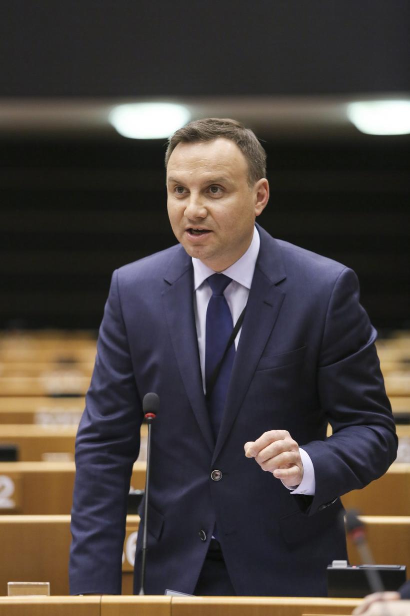 Polonia dă înapoi în fața UE
