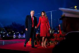 Donald şi Melania Trump, din nou în rolul de mesageri ai lui Moş Crăciun