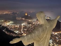 Proiecţii 3D pe statuia lui Isus din Rio de Janeiro în noaptea de Anul Nou