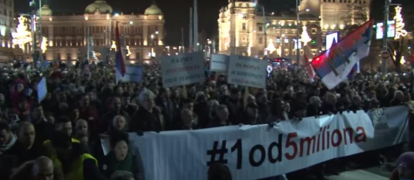25.000 de oameni au protestat sâmbătă la Belgrad