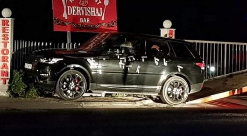 Mașina cu numere de Argeș, ciuruită de gloanțe. Trei afaceriști au fost uciși în stil mafiot în Albania