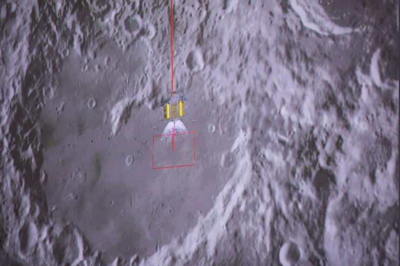 VIDEO O sondă chineză a ajuns, prima din lume, pe fața nevăzută a Lunii