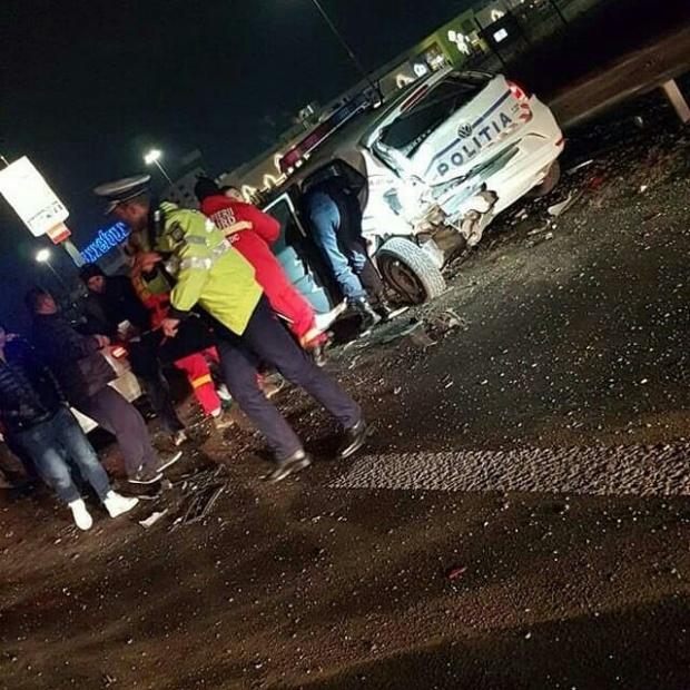 Accident TERIBIL pe A1. Un poliţist a fost spulberat de un Mercedes intrat pe banda de urgenţă cu viteză