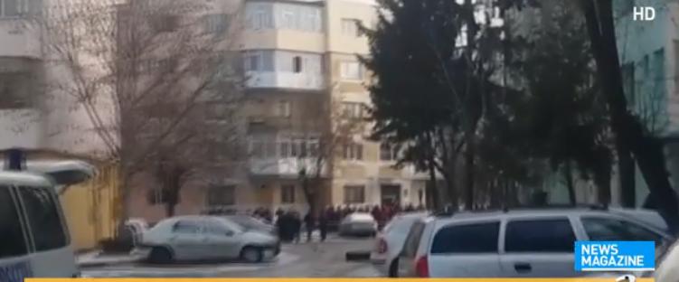 ALARMĂ în Pitești, după descoperirea unui colet suspect. Mai multe scări de bloc au fost evacuate